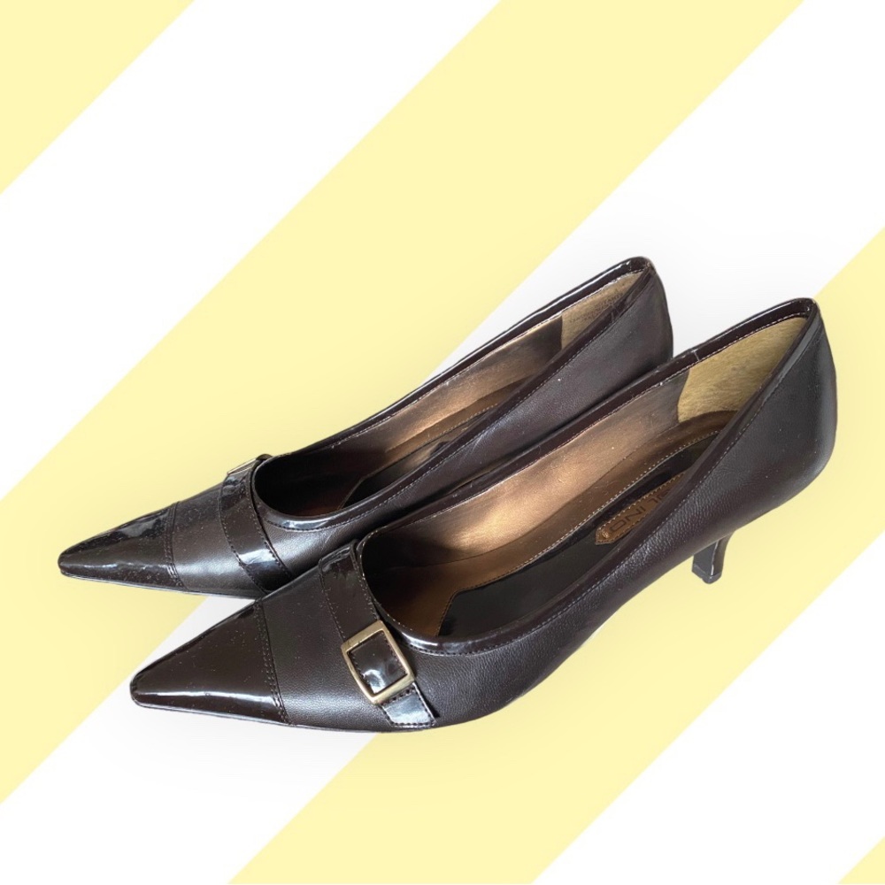 Bandolino - buckle detail - heel
